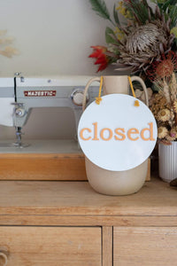 Open/closed sign